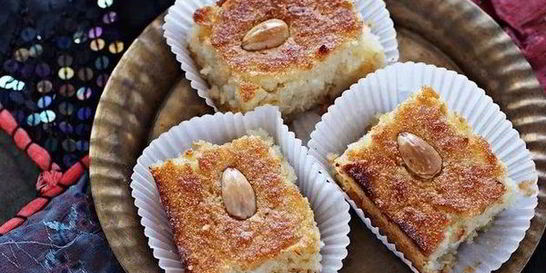 Арабская сладость Басбуса с миндалем