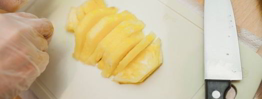 фруктовый десерт в шоколадных корзиночках. Шаг 4