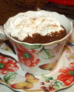 Горячий шоколад с перцем чили и взбитыми сливками