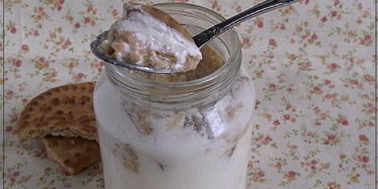 Йогурт с печеньем