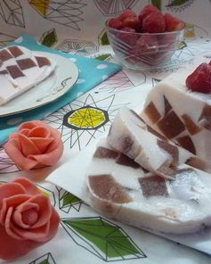 Клубничные кубики с ванилью в йогуртовом желе