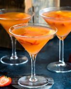 Коктейль Парящие в сангрии фрукты