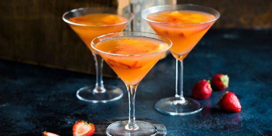 Коктейль Парящие в сангрии фрукты