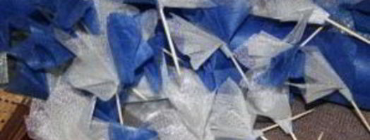 ежик из конфет. Шаг 3