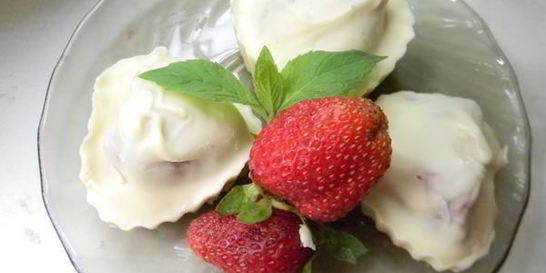 Конфеты Клубника в белом шоколаде