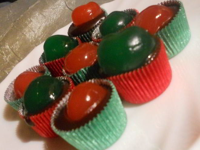 Рецепт мягких шоколадных конфет с ромом и вишней