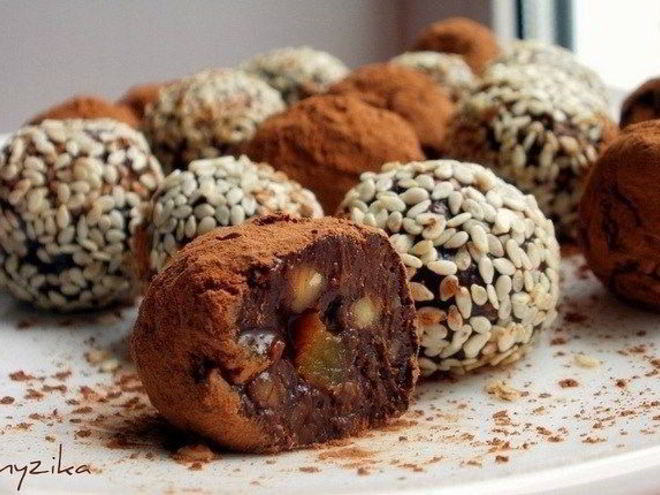Рецепт шоколадных конфет с курагой и орехами