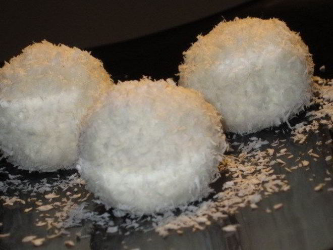 Рецепт творожных конфет с миндалем и кокосом