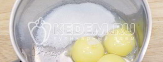 бисквитный рулет с кремом новогодний салют. Шаг 3