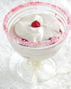 Десерт Вишня с банановым кремом