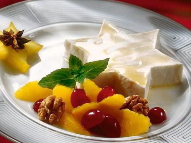 Рецепт йогуртового крема с виноградно-апельсиновым салатом и грецким орехом