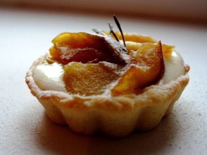 Рецепт кростатине с кремом, яблоками и розмарином