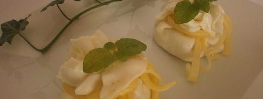 мешочки из моцареллы с кремом из сыра бри, трюфельным медом и лепестками трюфеля. Шаг 5