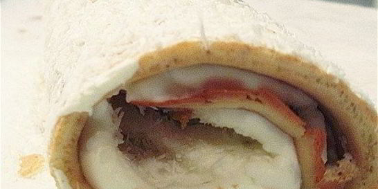 Миндальный рулет с кремом