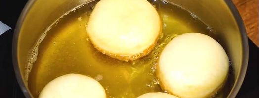 пончики берлинеры с заварным кремом и шоколадной помадкой. Шаг 5