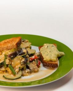 Рагу из кабачков с кремом из цукини