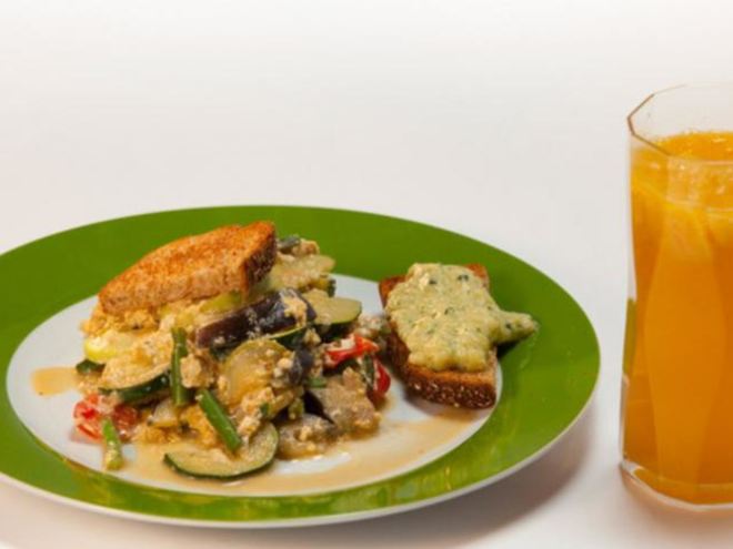 Рецепт рагу из кабачков с кремом из цукини