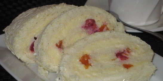 Рулет на белках с заварным кремом