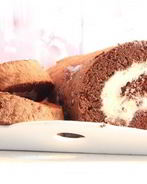 Шоколадный рулет с ванильным кремом