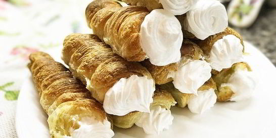 Слоеные трубочки с белковым кремом