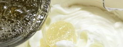 слоеные трубочки с белковым кремом. Шаг 13