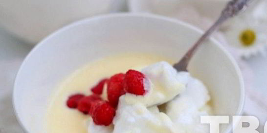 Снежки с малиной и кремом