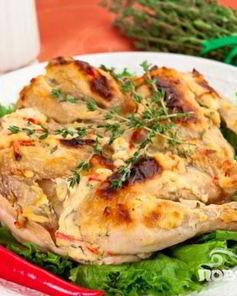 Цыпленок, запеченный под кремом из Филадельфии, тимьяна, перца и чеснока