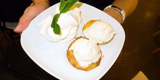 Жареные яблоки с кремом Шантильи