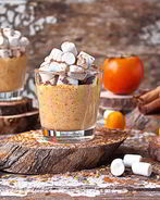 Льняной пудинг с хурмой и горьким шоколадом