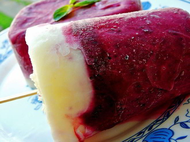 Рецепт черносмородинового мороженого с йогуртом