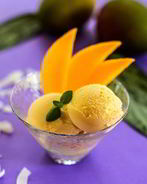 Кокосовое мороженое с манго