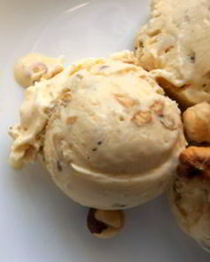 Медовое мороженое с фундуком