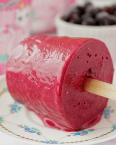 Мороженое из черной смородины и йогурта