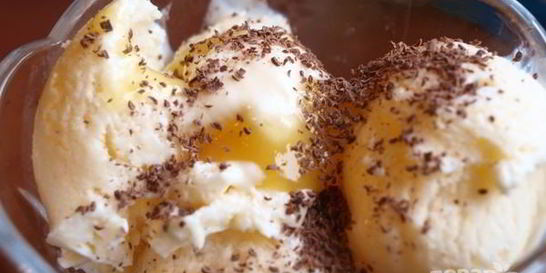 Мороженое под соусом