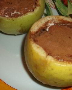 Мороженое в яблоке с корицей