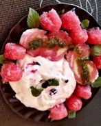 Пюре-мороженое с желе из хрена и яблок под медово-мятным соусом