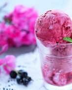 Сливочно-черносмородиновое мороженое