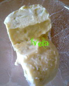 Сливочно-ревеневое мороженое