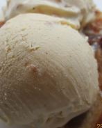 Сливочное мороженое с карамельным беконом