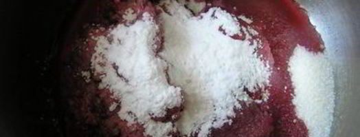 торт-мороженое с безе и красными ягодами. Шаг 3