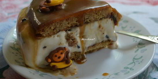 Торт-мороженое с ирисовым соусом