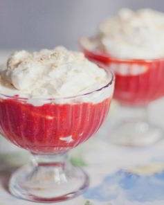 Йогуртовый мусс с клубникой