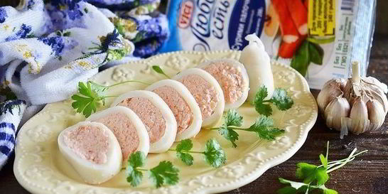 Кальмар, фаршированный крабовым муссом