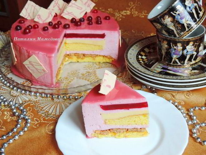 Рецепт клюквенного торта-мусса с миндальным пралине праздничный