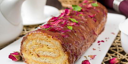 Миндальный рулет с манговым муссом