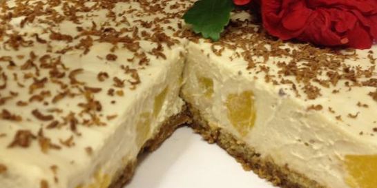 Мусс из белого шоколада с персиками