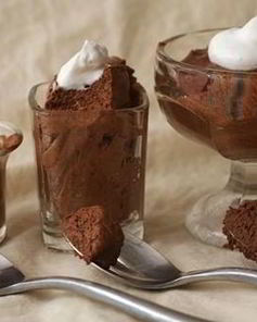 Мусс из горького шоколада с коньяком