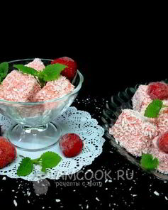 Мусс из клубники с кокосовой стружкой