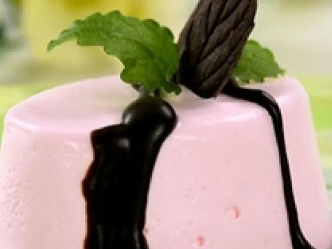 Рецепт мусса молочного с шоколадным соусом