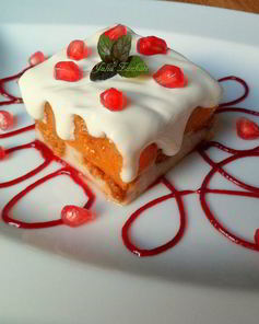 Мусс-желе из хурмы, черимойи и амареттини под крем-фрешем